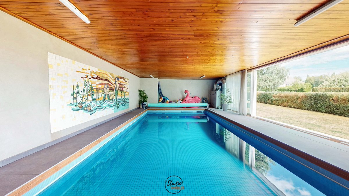 immo_studio's tweet photo. 🏡 À vendre à #Lohr

Maison de caractère de 289 m² avec 6 chambres, piscine intérieure chauffée, terrain arboré de 5 537 m², cave de 215 m² et 3 garages.

💶 449 000 € HAI

📱 07 85 08 14 80

#Immobilier #Alsace #LeStudioImmo #MaisonAVendre https://t.co/Vm3mX3QAGH