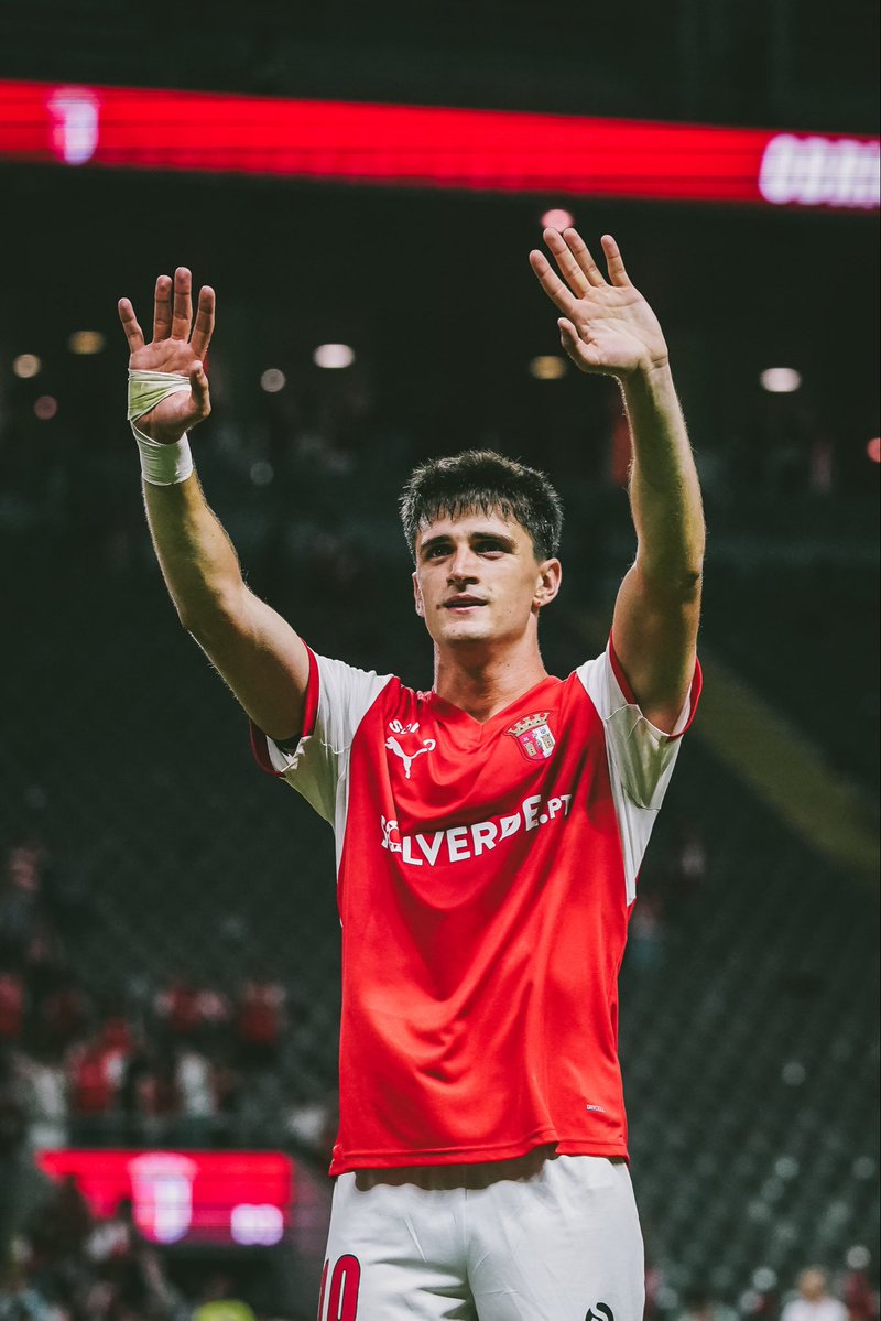 SCBragaOficial's tweet photo. Seguimos juntos, Legião 🙌❤️
#UECL | #SCBFKZP https://t.co/3KCzLEYTdp
