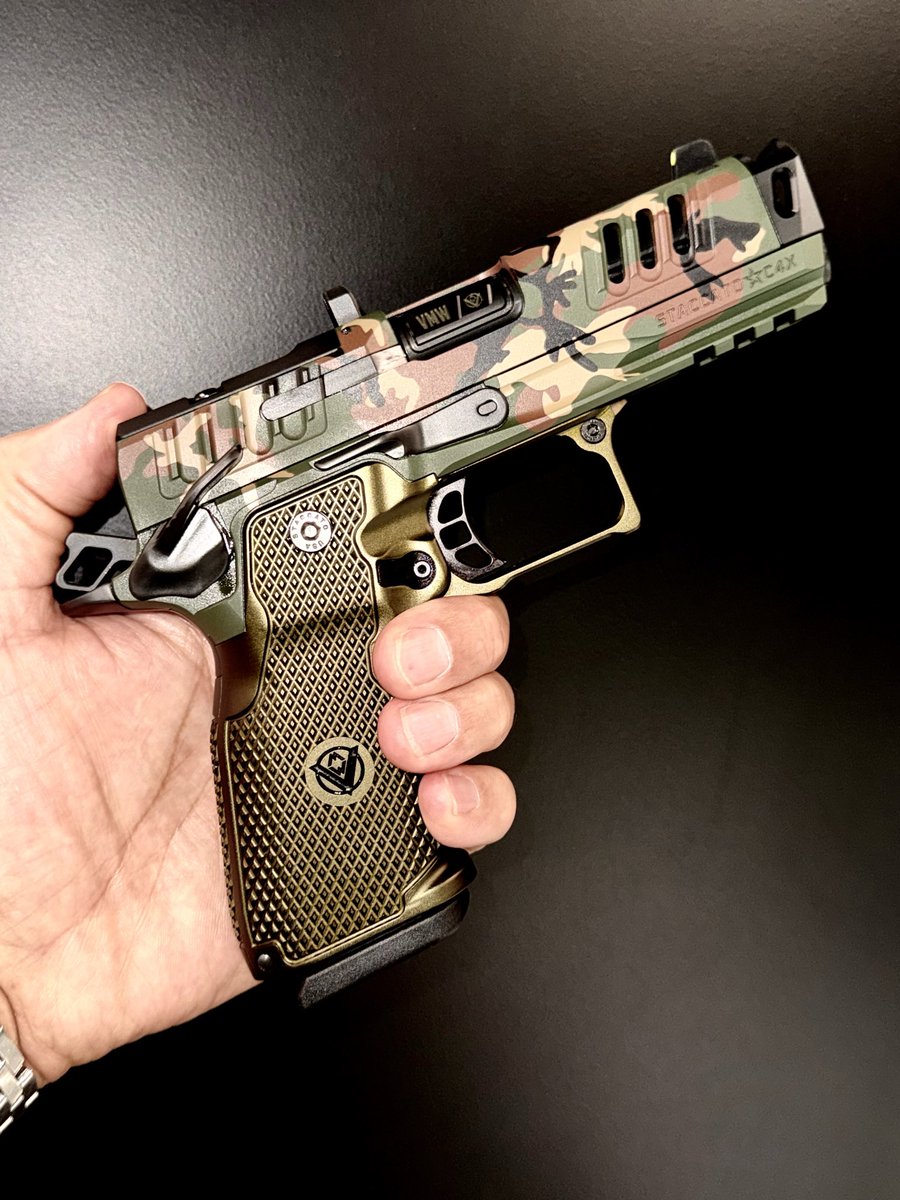 ScottsdaleTac's tweet photo. Absolutely Stunning!!
Staccato HD C4X customized by Vulcan Machine Werks 4 inch barrel full-size grip!!
#vulcanmachonewerks #staccato #custom2011 #staccatoHD #pewpew #gunoftheday #gunlife https://t.co/Q2HRq1OMwg