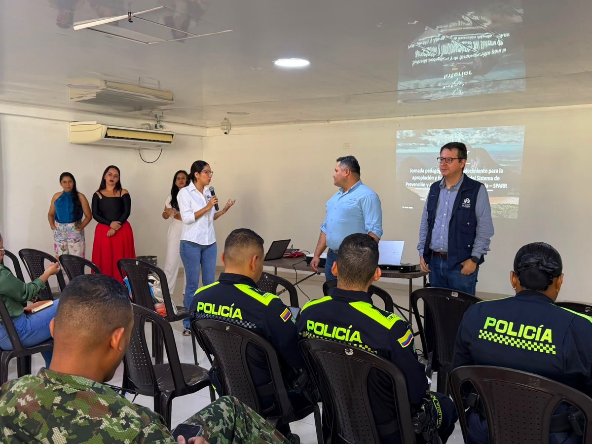 MinInterior's tweet photo. Desde #MinInterior seguimos impulsando la articulación institucional para consolidar respuestas oportunas que contribuyan a la prevención de riesgos y la protección de las comunidades. 🤝
#ConDignidadCumplimos https://t.co/F8URwfHzr5