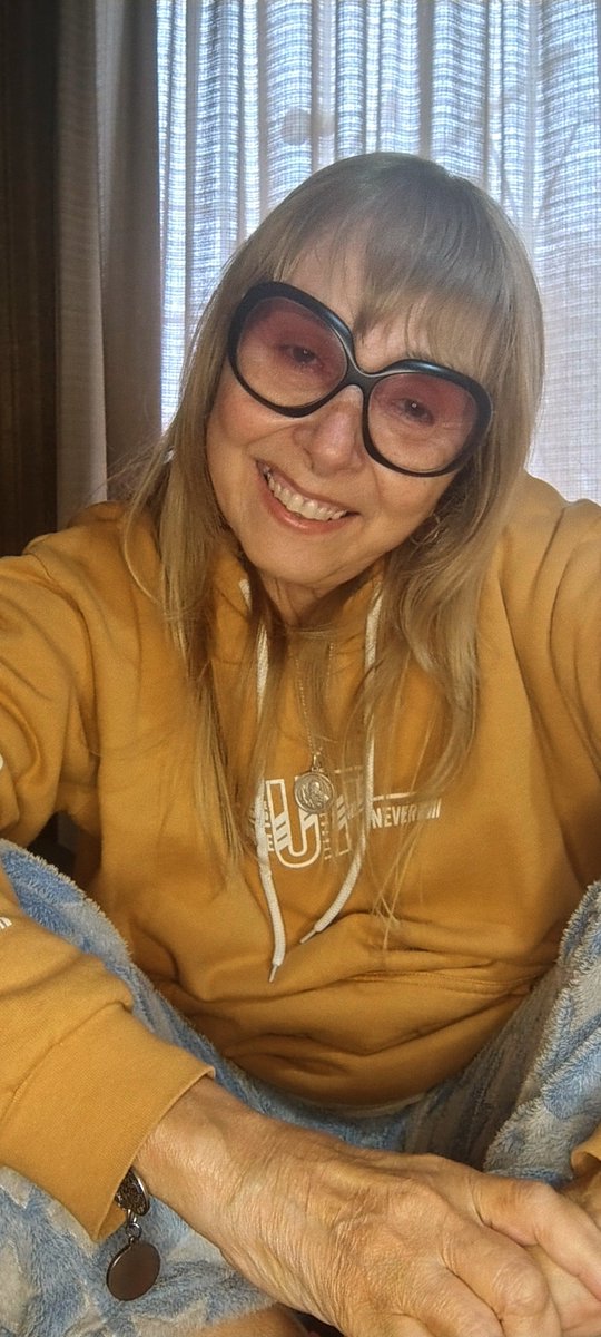 tupiteamo's tweet photo. Con pijama o sin pijama ? https://t.co/oAVnEQf8Tg