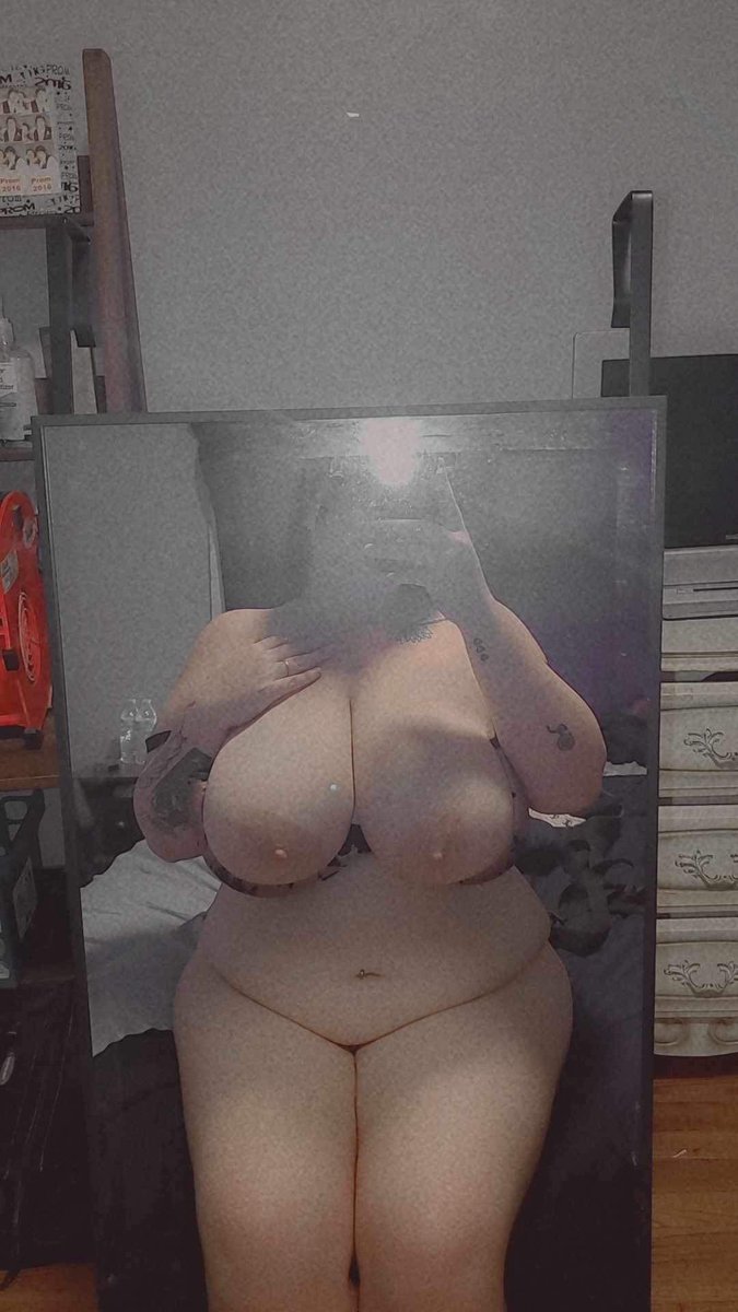 katiebaaby18's tweet photo. Don’t message me unless you like my body type https://t.co/PUV3lH9IP5