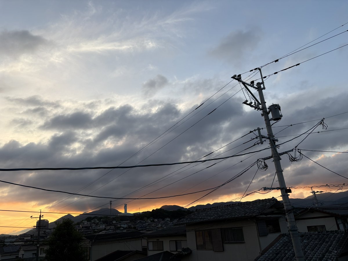 kayonun's tweet photo. おはようございます

ちょっと不気味な朝焼けでした
せめて朝だけでも涼しかったらいいのに… https://t.co/HlC35KyQtB