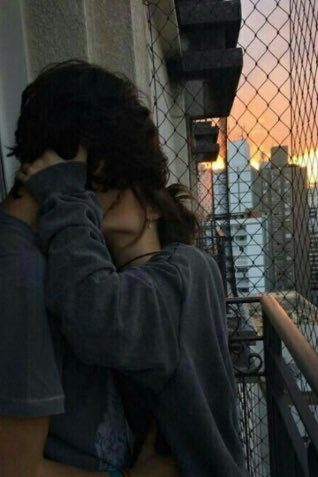 guillerpp_'s tweet photo. Hace un año le abrí md a una chica súper preciosa y le pasé el mejor meme de mi galeria, hoy estoy twiteando esta foto de google mientras juego al lol porque nadie me quiere https://t.co/u3T34yiv6L