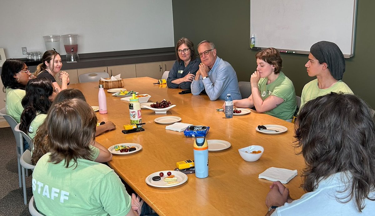 Rob_Oliphant's tweet photo. The Canada Summer Jobs program allows young people to meaningfully contribute to organizations in their own fields of study. At @TBG_Canada, I spoke with Canada Summer Jobs students whose interests in biology, finance, and guest services help make the Garden a place where people and plants thrive.