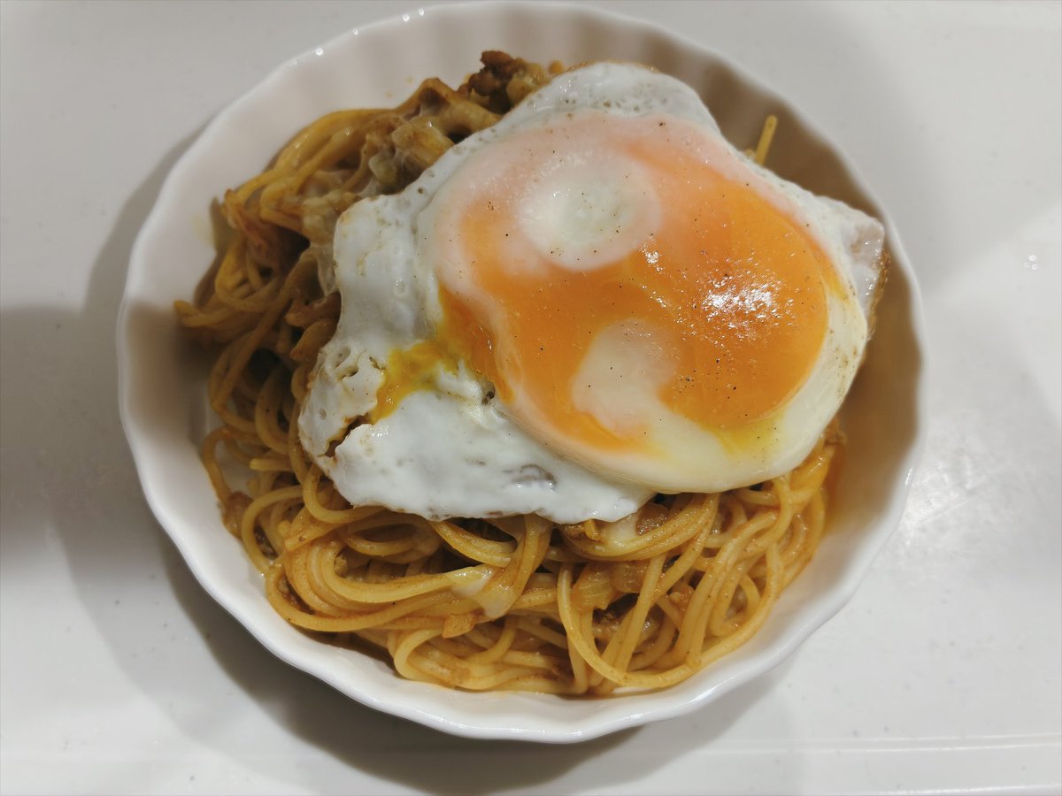 koppaohji_'s tweet photo. おはようございます(^_^)／

昨日のお昼はおそばとビビンパのお弁当🍱
オヤツはスーパーカップのメロンパン。晩ご飯は焼きチーズカレーパスタ🍝
デザートにセブンの新商品のせとかのコッペでした。

今日はまた、送別会でお料理出来ないかも💦 https://t.co/7yFRhflakj