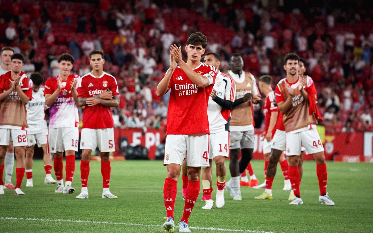 SLBenfica's tweet photo. Obrigado, Benfiquistas. Seguimos juntos! 🫶 https://t.co/35SZ9by0Kh
