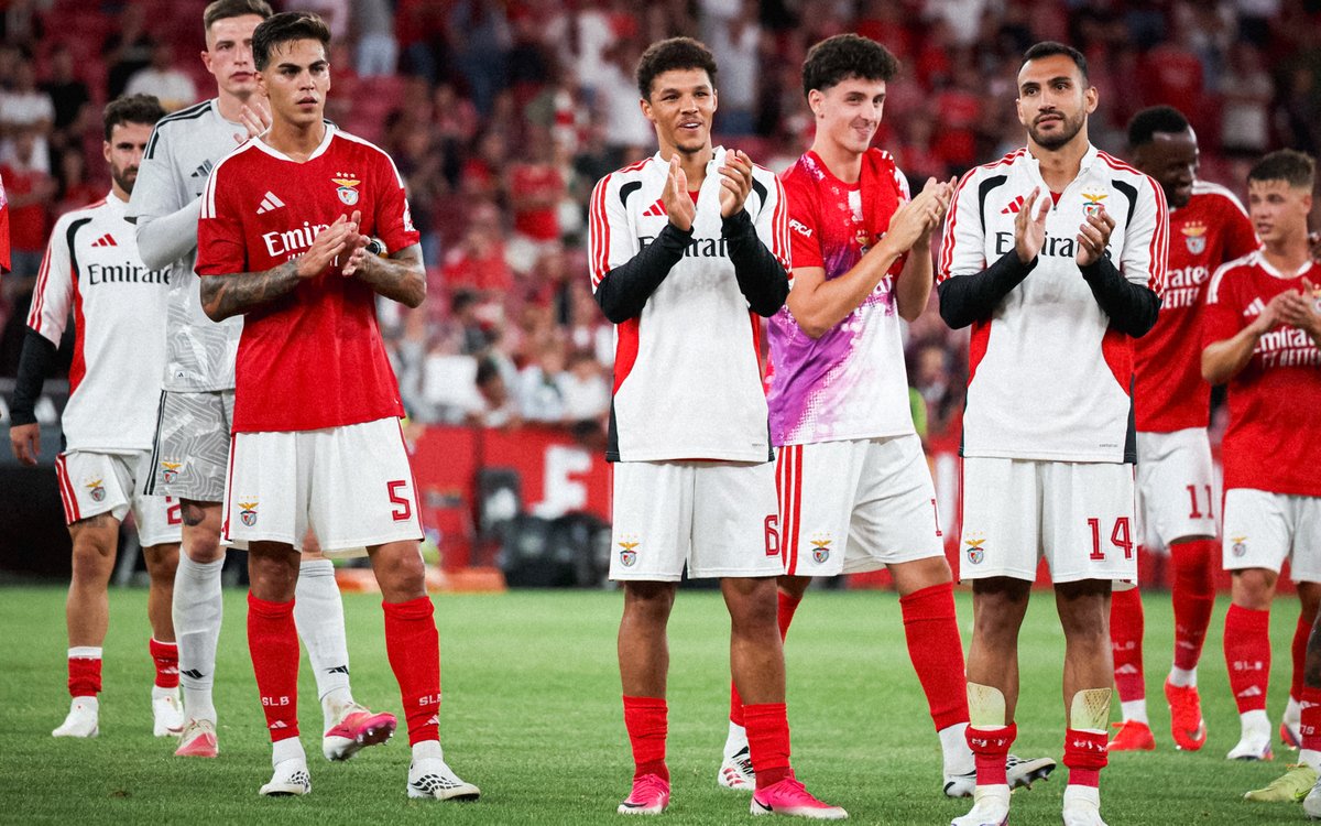 SLBenfica's tweet photo. Obrigado, Benfiquistas. Seguimos juntos! 🫶 https://t.co/35SZ9by0Kh