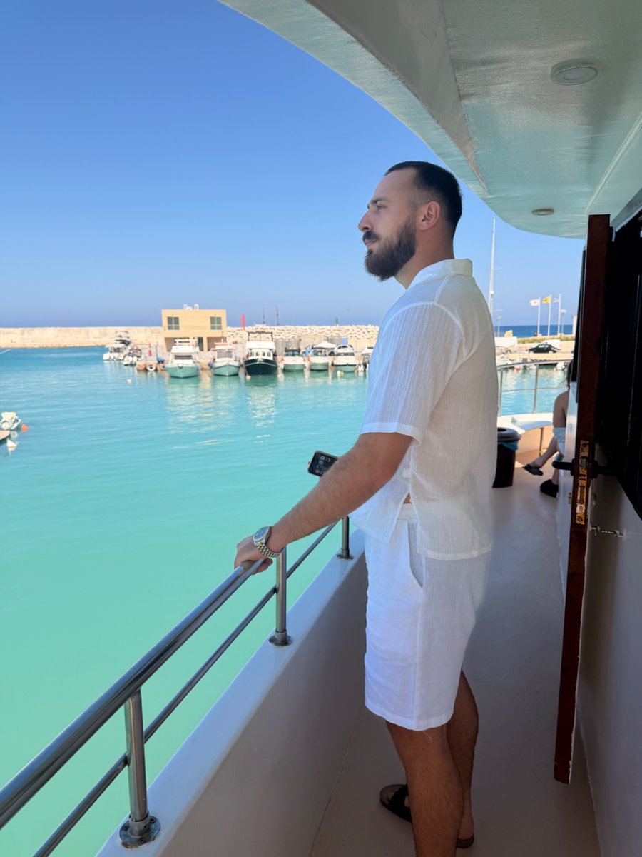 Cryptoze's tweet photo. Gm friends 🖤 https://t.co/F1tTm6mv5W