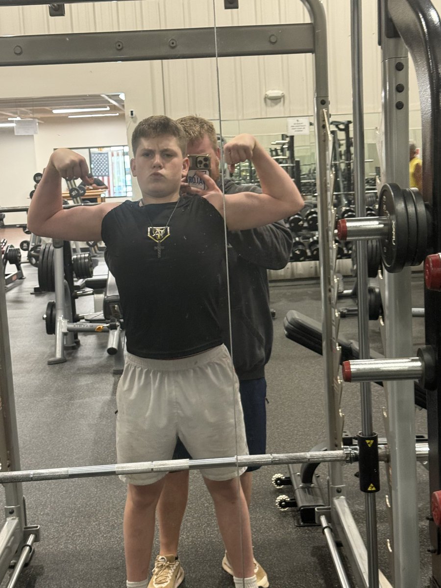 LandonRich33's tweet photo. Summer lifting with Dad paying off 💪💪 https://t.co/7HwNQ25RY4