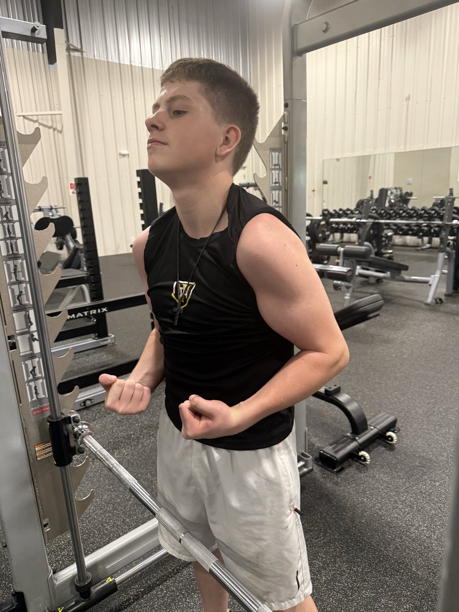 LandonRich33's tweet photo. Summer lifting with Dad paying off 💪💪 https://t.co/7HwNQ25RY4