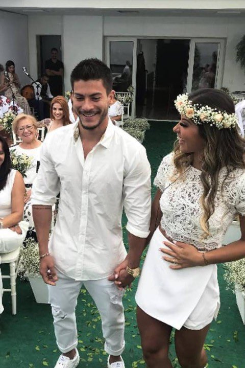 raphanoxis's tweet photo. casamento surpresa / casamento às pressas / casamento fake 

amando as inovações 😂 https://t.co/oeAzj1L1li