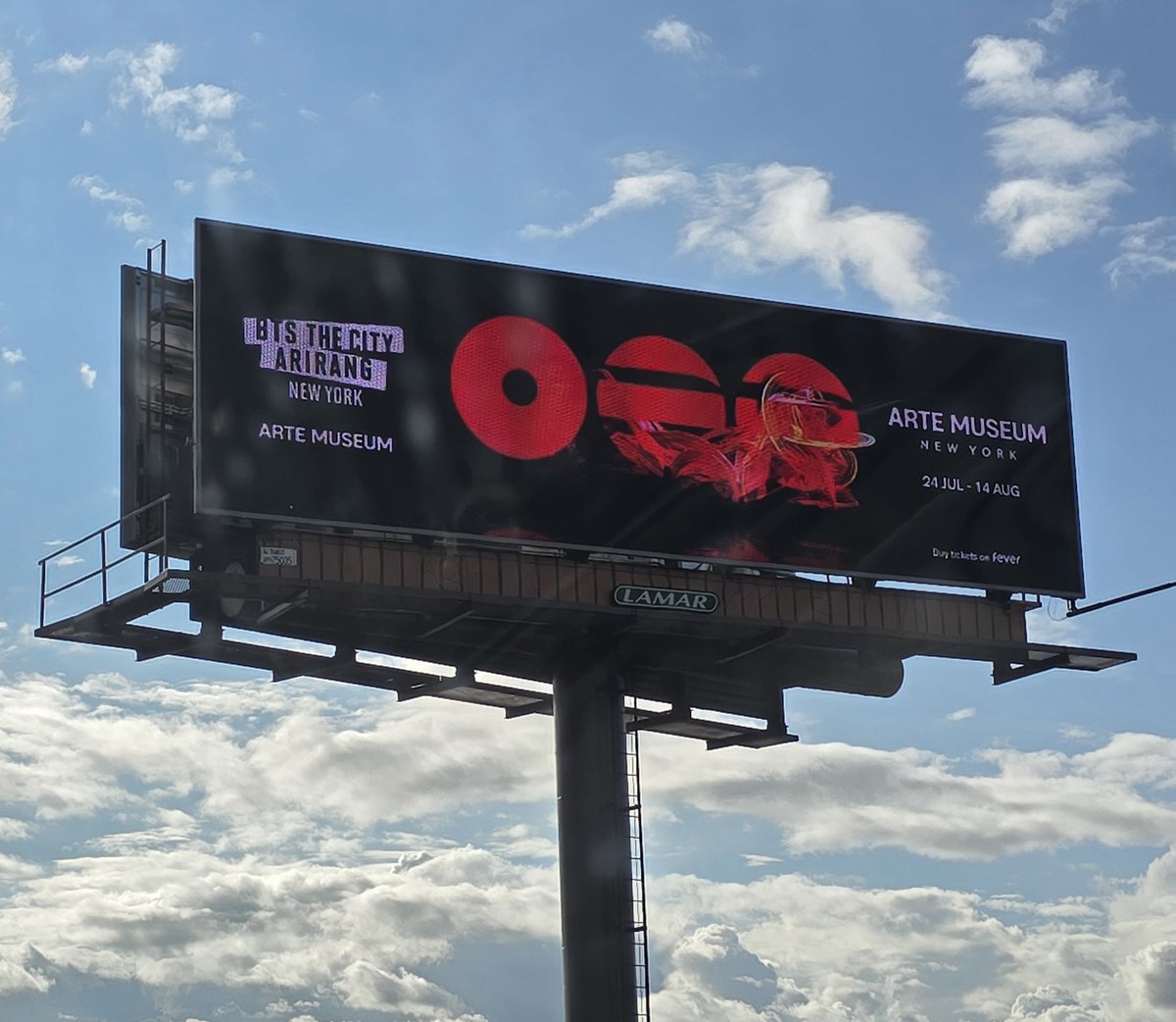 thebtstimes's tweet photo. THEY HAD A BTS BILLBOARD ON THE HIGHWAY LEAVING METLIFE !!! https://t.co/kJ37sOaZKx