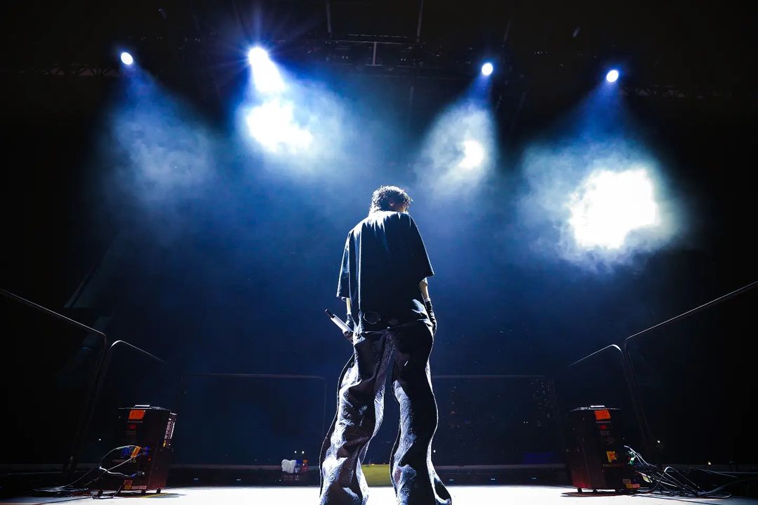 JhopeNews_'s tweet photo. 🗄️| 31 de julho é o dia em que o #jhope alterou para sempre a história dos festivais ao ser o primeiro headliner sul coreano do Lollapalooza. 
Em 2022, Chicago recebeu o cantor de braços abertos e experimentou um pouco da magia Jung Hoseok: Aquela que nos arrebatou um dia e da qual jamais iremos largar…

CONGRATULATIONS J-HOPE
#제이홉_롤라팔루자시카고_4주년축하해
#호비팔루자_무대는계속될거야
#4YearsOfLollaPaloozaChicago
#HOBIPALOOZA_WeWantMore
#jhope #제이홉 ✨