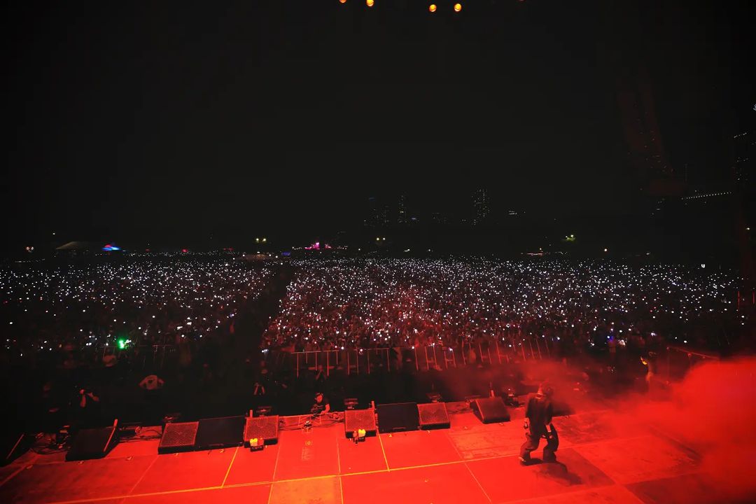 JhopeNews_'s tweet photo. 🗄️| 31 de julho é o dia em que o #jhope alterou para sempre a história dos festivais ao ser o primeiro headliner sul coreano do Lollapalooza. 
Em 2022, Chicago recebeu o cantor de braços abertos e experimentou um pouco da magia Jung Hoseok: Aquela que nos arrebatou um dia e da qual jamais iremos largar…

CONGRATULATIONS J-HOPE
#제이홉_롤라팔루자시카고_4주년축하해
#호비팔루자_무대는계속될거야
#4YearsOfLollaPaloozaChicago
#HOBIPALOOZA_WeWantMore
#jhope #제이홉 ✨