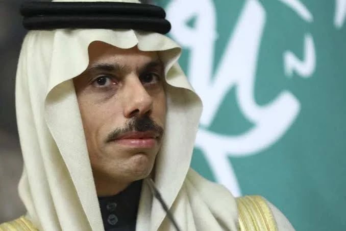 watf98921's tweet photo. #المملكة_العربية_السعودية 

المملكة هـي رايدة كل الأقطار 
من قدرها گل الدول تحترمهـا
هـي أمنا نحبهـا سر وجهـار
وفيهـا ربينا وجعلنا ما نعد مهـا
اسهـولها من قدرها گأنها أنهـار
ونعشق گل جبالهـا مع رضمهـا
دستورهـا القرآن يبقا لها شعار
وسبحان رب العرش بأمره رحمها
تمت وصلوا عد ما رش الأمطار
على رسول دينه اسس قيمهـا …🇸🇦💚