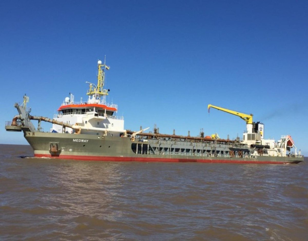 DCaggiani's tweet photo. 1/3 🚢 ¡Hito estratégico para el Río de la Plata! | La CARP firmó hoy el contrato con la empresa belga Jan De Nul N.V. (Uruguay) para las obras de dragado de mantenimiento, ensanche y eventuales mejoras del Canal Martín García, tras ser adjudicado en la Licitación Pública Internacional N° 1/2026. 🧵👇