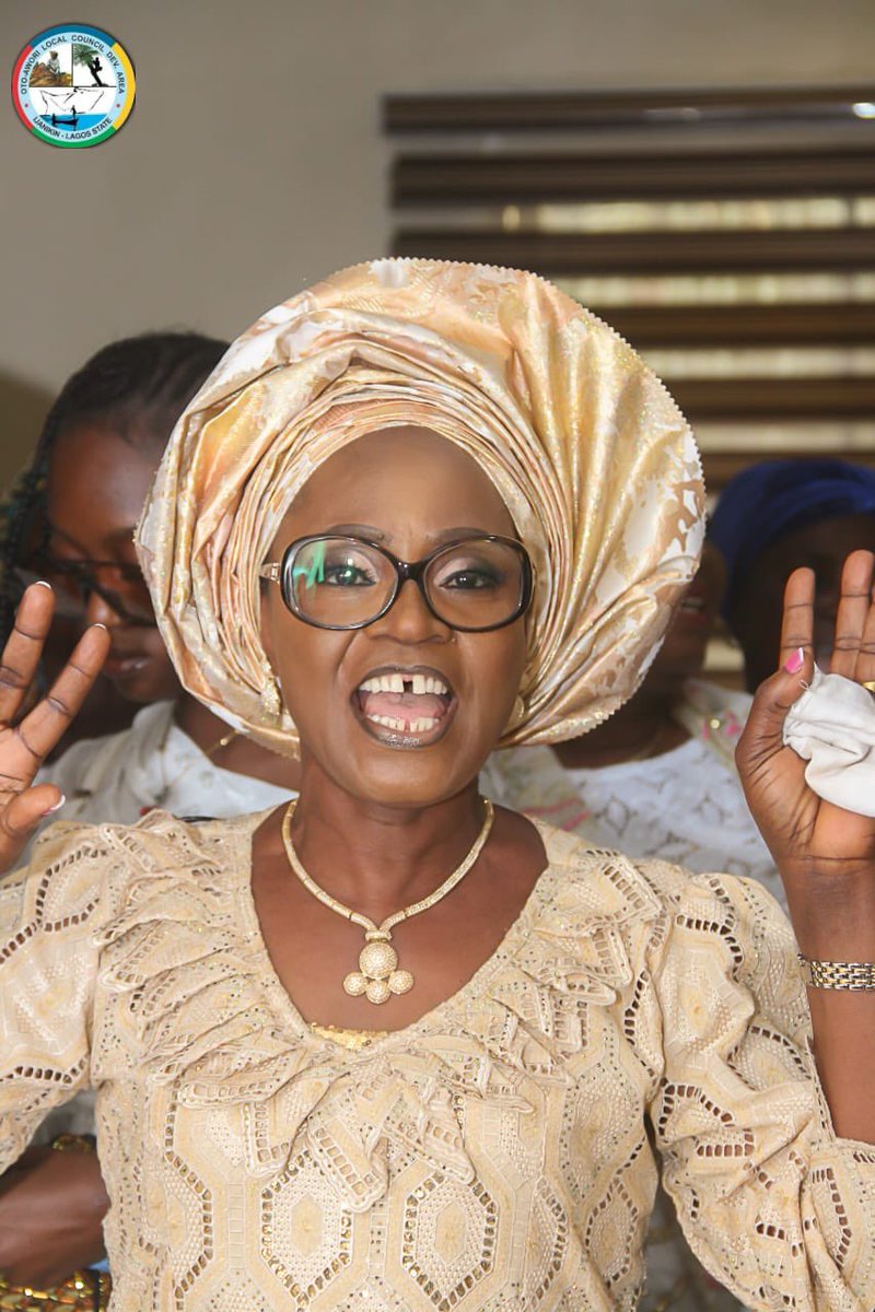 Hon_KareemAzeez's tweet photo. #1Million Naira &amp; A New Job

Today, I had the honor of rewarding one of our own, Mama Margaret Idowu.

For years, she served diligently as a Typist in our Finance Dept with accuracy, dedication &amp; integrity. @followlasg @Mr_JAGs @Riddwane @AyoOyalowo @OfficialAPCNg @APCchairman https://t.co/6kBRFp0l4O