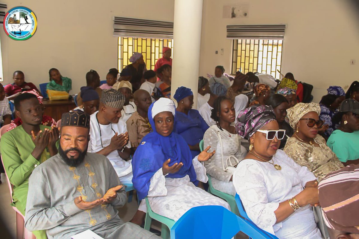 Hon_KareemAzeez's tweet photo. #1Million Naira &amp; A New Job

Today, I had the honor of rewarding one of our own, Mama Margaret Idowu.

For years, she served diligently as a Typist in our Finance Dept with accuracy, dedication &amp; integrity. @followlasg @Mr_JAGs @Riddwane @AyoOyalowo @OfficialAPCNg @APCchairman https://t.co/6kBRFp0l4O