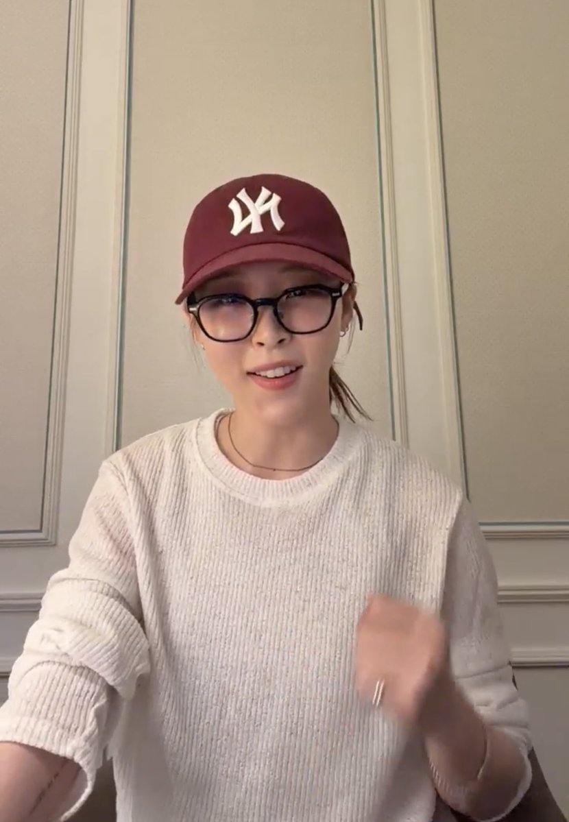 dear_byul's tweet photo. 💫 do you have any solo plans this year?

🐹 this year, i made a promise that i would focus only on mamamoo. i don’t know about the other members’ plans but for me, this year is going to be just mamamoo https://t.co/iveSnL6Rgi
