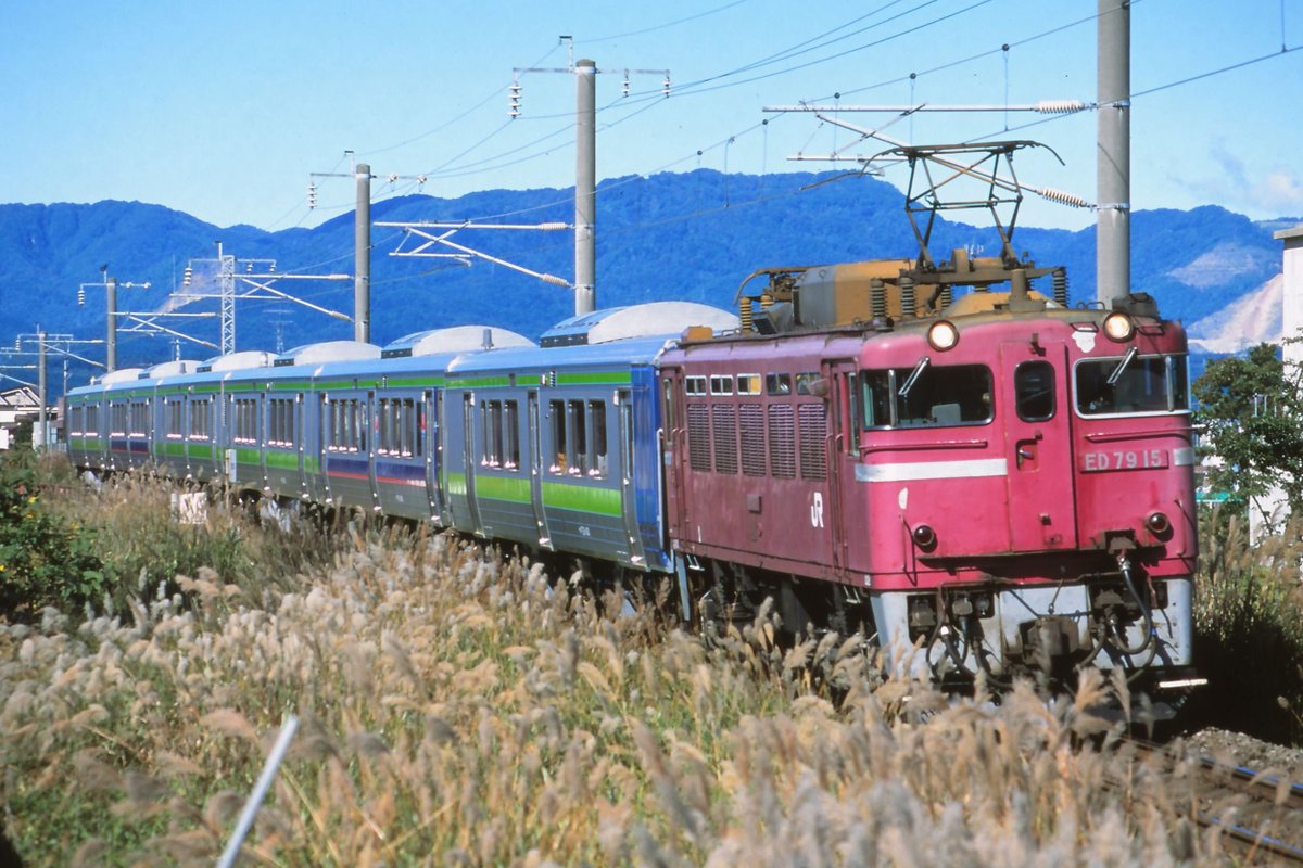 ec781_dora's tweet photo. 721系 増備車甲種輸送
uシート編成6両固定化用

ED79 15 → DD51 1148

2003.9 撮影 https://t.co/svi8puwTy7