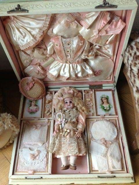 nanakopoupee's tweet photo. i love this type of bisque dolls that come in a box with accessories please come back https://t.co/cK8PwPvyQx