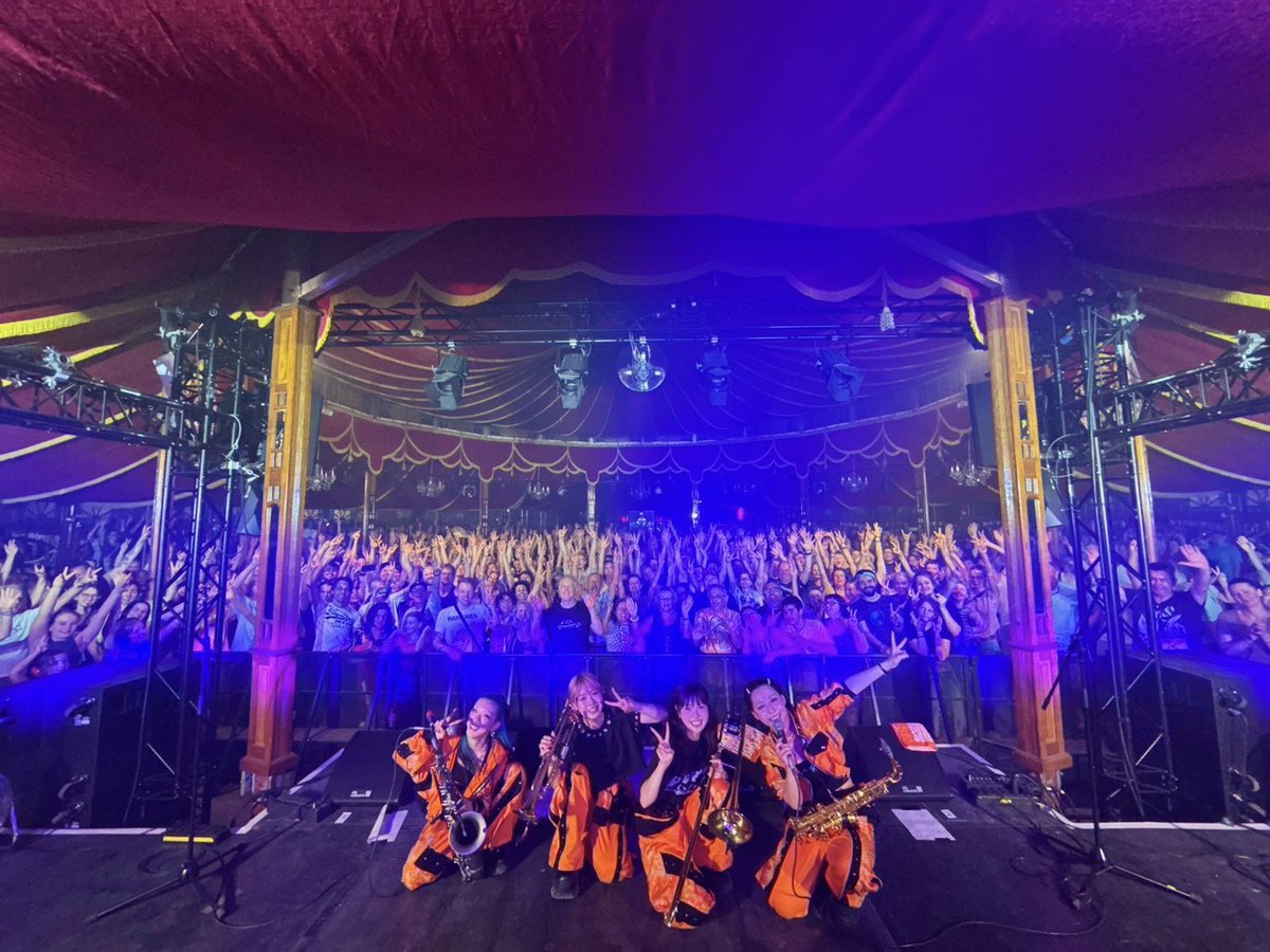 MOS_brass's tweet photo. /／
🙋‍♀️ EUROPE TOUR NEWS 🌍
\＼

🎪 Zelt-Musik-Festival 🎪

1983年から続く、フライブルクを代表する夏フェス" ZMF "にて、ワンマンライブショー🇩🇪💁‍♀️

最高の盛り上がりでした❣️

Danke schön!!! 🍺🥨

#MOS_EUROPE https://t.co/PkLQEpFdz8