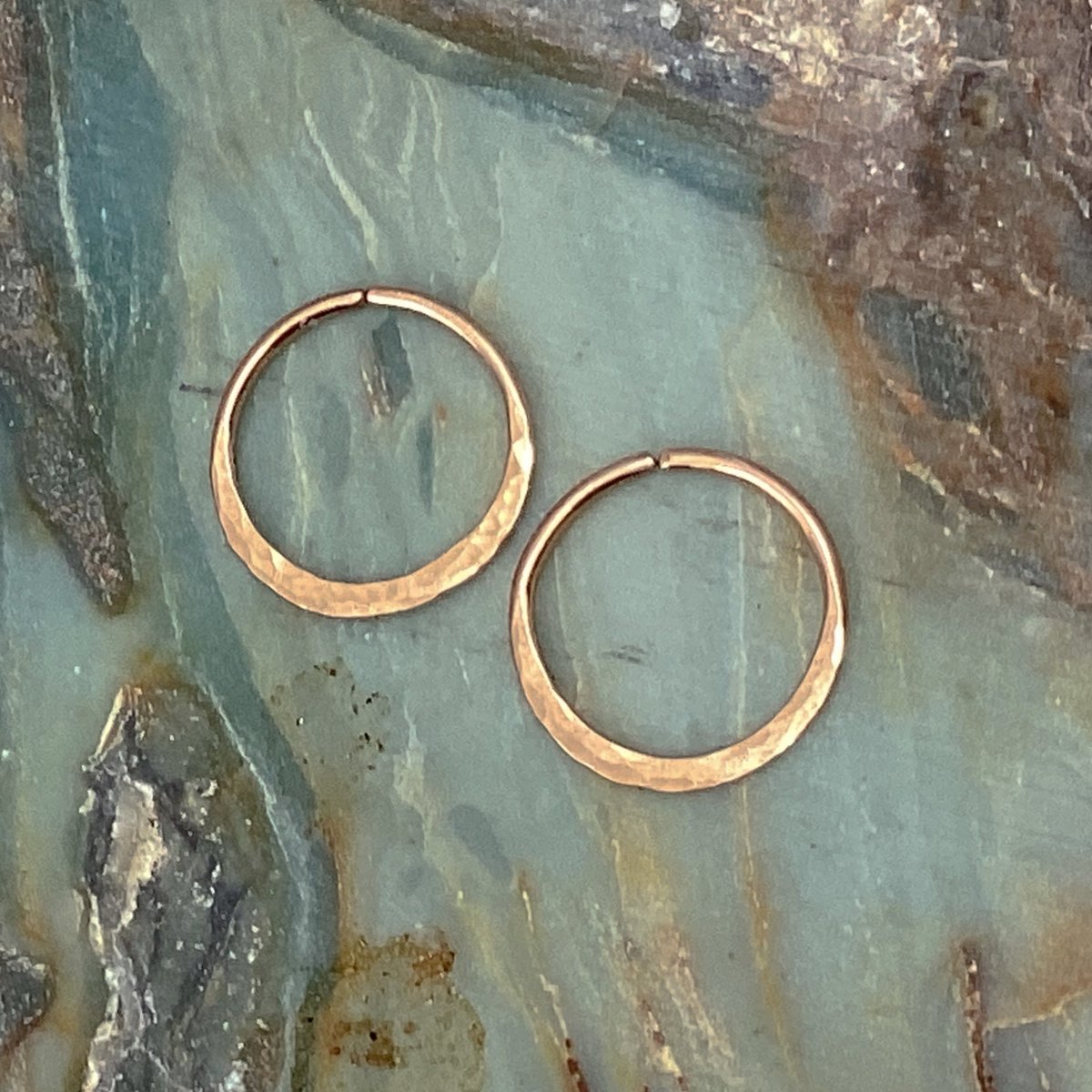 CFLNumber1Fan's tweet photo. NEW Gold Hammered Sleeper Hoops * Textured Handmade Earrings 
#Handmade #Gold #Sleeper #Hoops @Etsy @EtsySuccess #Hammered #Sleepers for #Men or #Women Available in #Argentium #SterlingSilver, Yellow or #RoseGold Filled. #HandmadeJewelry #BuyfromtheArtist https://t.co/hpoJeNpCTl https://t.co/RfsKMAWwmb