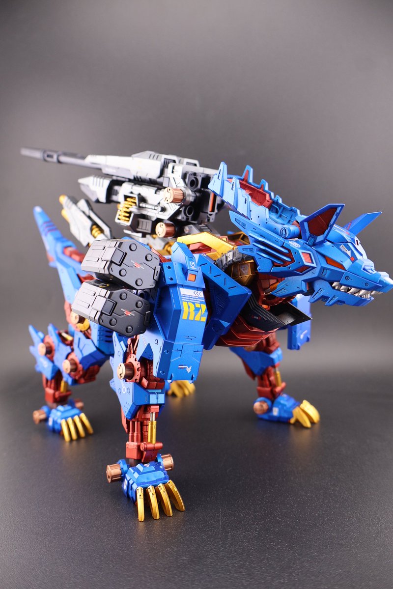 HMM ヘビーアームズケーニッヒウルフ 完成です。全身をメタリック塗装