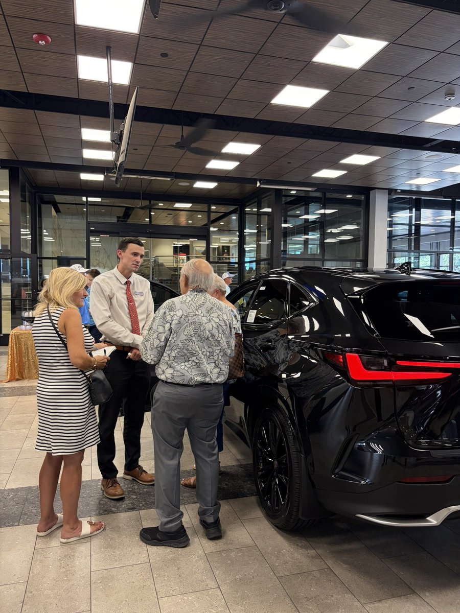 NPLexusSA's tweet photo. Your Lexus journey continues long after you drive home. Last night, we enjoyed spending time with our newest Lexus owners helping them discover the technology, safety features, and capabilities of their vehicle at our New Lexus Owner Workshop. RSVP for the next one on our website https://t.co/d6yLXdXXf9