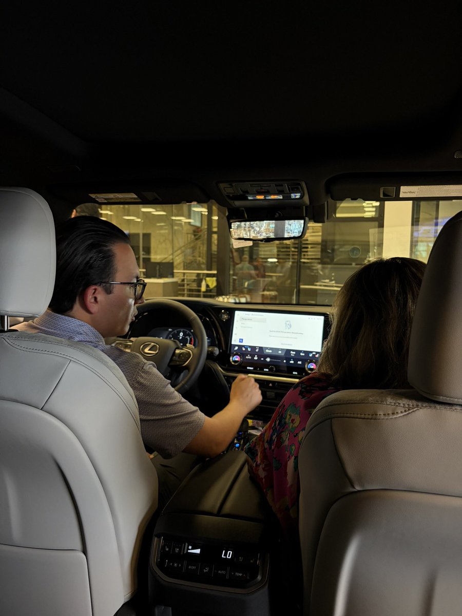 NPLexusSA's tweet photo. Your Lexus journey continues long after you drive home. Last night, we enjoyed spending time with our newest Lexus owners helping them discover the technology, safety features, and capabilities of their vehicle at our New Lexus Owner Workshop. RSVP for the next one on our website https://t.co/d6yLXdXXf9