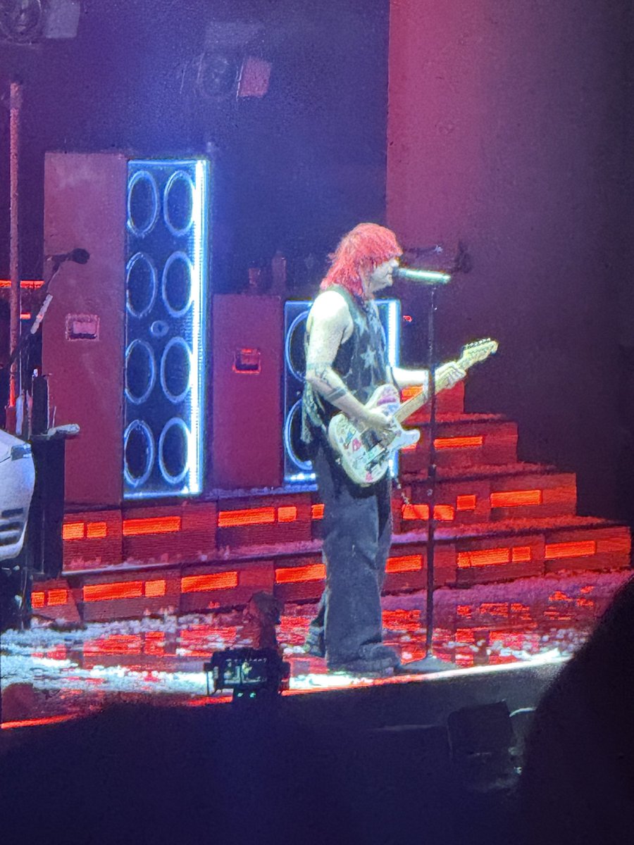 C0RPSESZN's tweet photo. @strwiibea I JUST SAW THEM ON SATURDAY!!! https://t.co/pPCe6Vdria