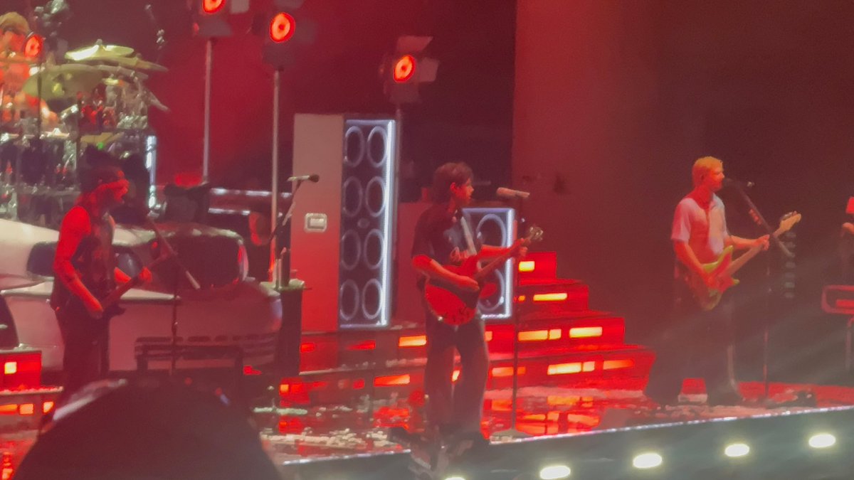 C0RPSESZN's tweet photo. @strwiibea I JUST SAW THEM ON SATURDAY!!! https://t.co/pPCe6Vdria