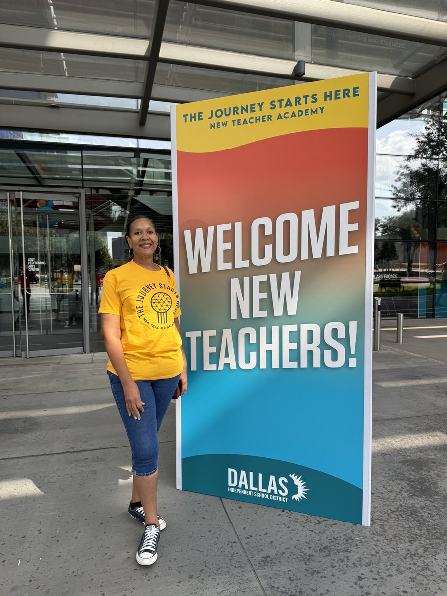 TeamDallasISD's tweet photo. 🏫📚 New Teacher Academy welcomed more than 800 new teachers! They join thousands of champion educators who inspire, empower, and support students every day. Here’s to a great year! https://t.co/7YreGAu3Ws