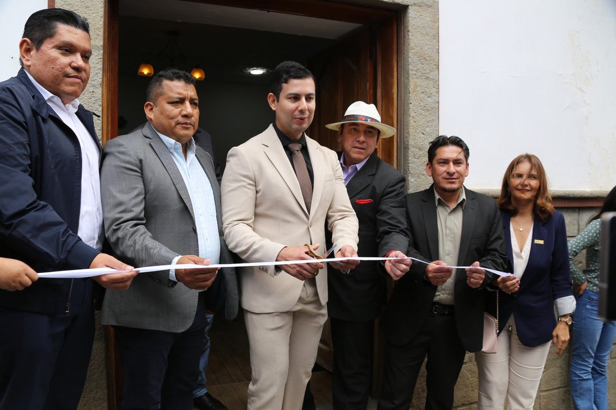 Telecom_Ec's tweet photo. 🗓️ Como parte de las actividades del ministro @Ricardo__Guti en Azuay, el Gobierno Nacional inauguró el Punto Digital Gratuito Espacio Juvenil Cuenca, en la Casa de Juventudes. 

🇪🇨 Este espacio tecnológico beneficiará a más de 24 mil habitantes de la parroquia Gil Ramírez Dávalos con acceso a herramientas tecnológicas y formación en habilidades digitales.