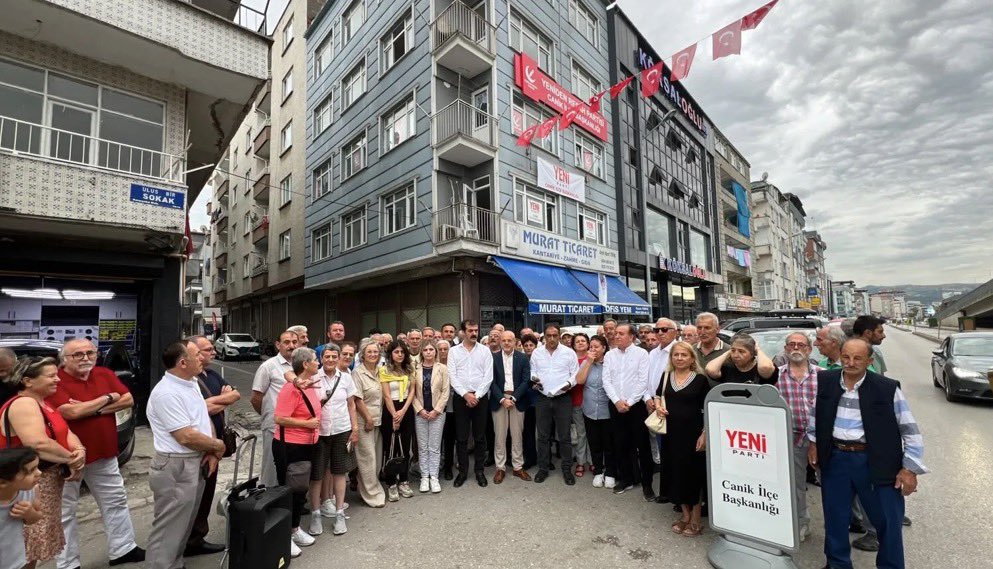 ChpCanik's tweet photo. Yeni yol açıldı.
Artık ilçe örgütümüz,yeni üyelerimiz,meclis üyelerimiz,kadın ve gençlik kollarımız ile birlikte YENİ PARTİ çatısı altında mücadelemize devam edeceğiz. https://t.co/4htPULLCNo
