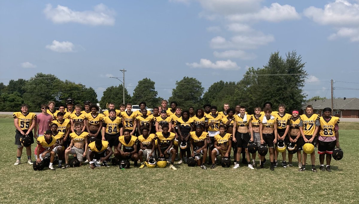 football_khs's tweet photo. Last day of practice before dead week! Proud of these Indians and their dedication and commitment!! 🖤💛🏈💪🏼#BuiltintheBoot https://t.co/bJe844j52z