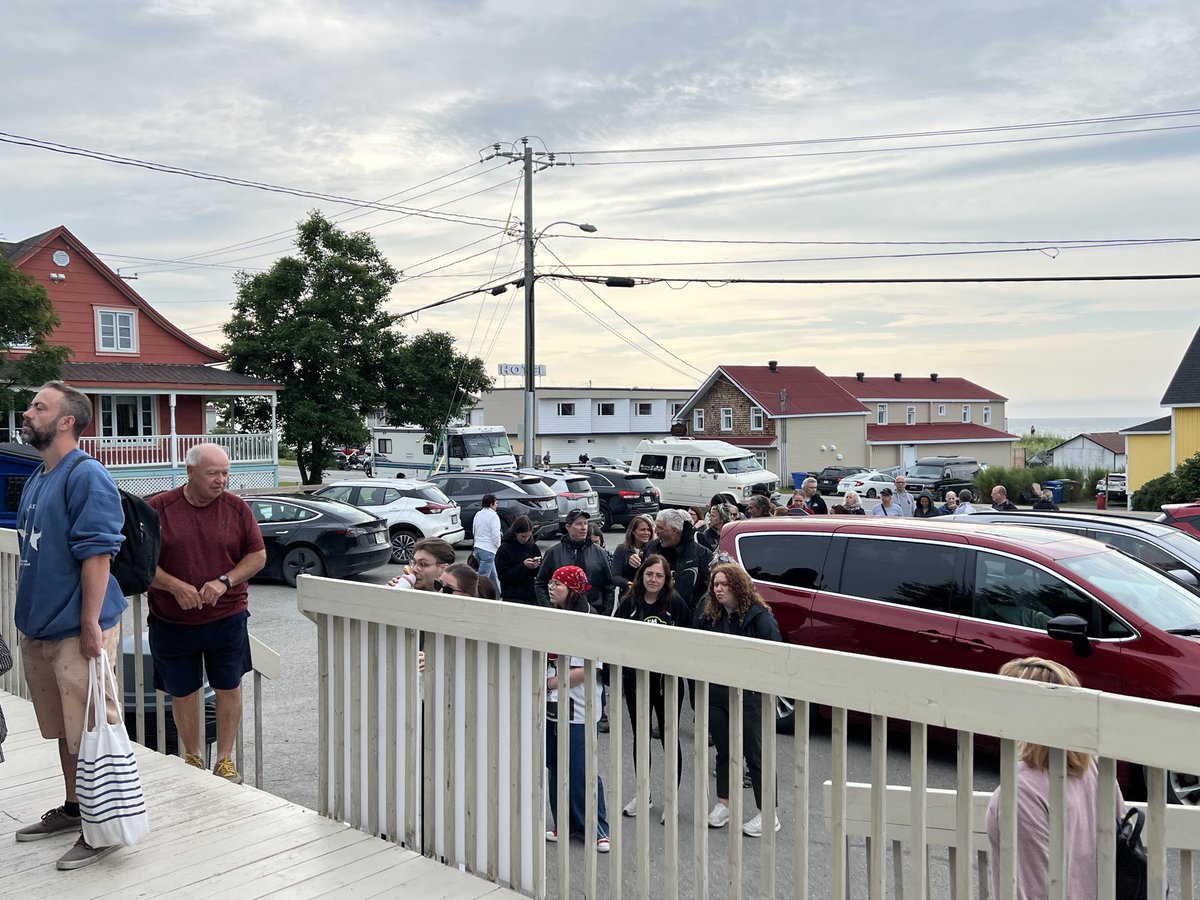 johalifax's tweet photo. A thin layer of lettuce cowered under inches of crab &amp; lobster.

 We ate all the gravy &amp; cheese curds off the poutine, with just enough fries (homecut BTW) for structure. The Guy ate some fries with the club. 

We devoured the rest. 

The line lengthened. 

Cantine Ste-Flavie! https://t.co/zE5OWcj4Iy
