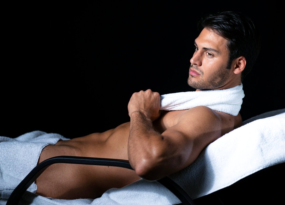 EchoesOf911's tweet photo. It feels illegal to post this

Ryan Guzman the man that you are... https://t.co/PQSrAVOIkx
