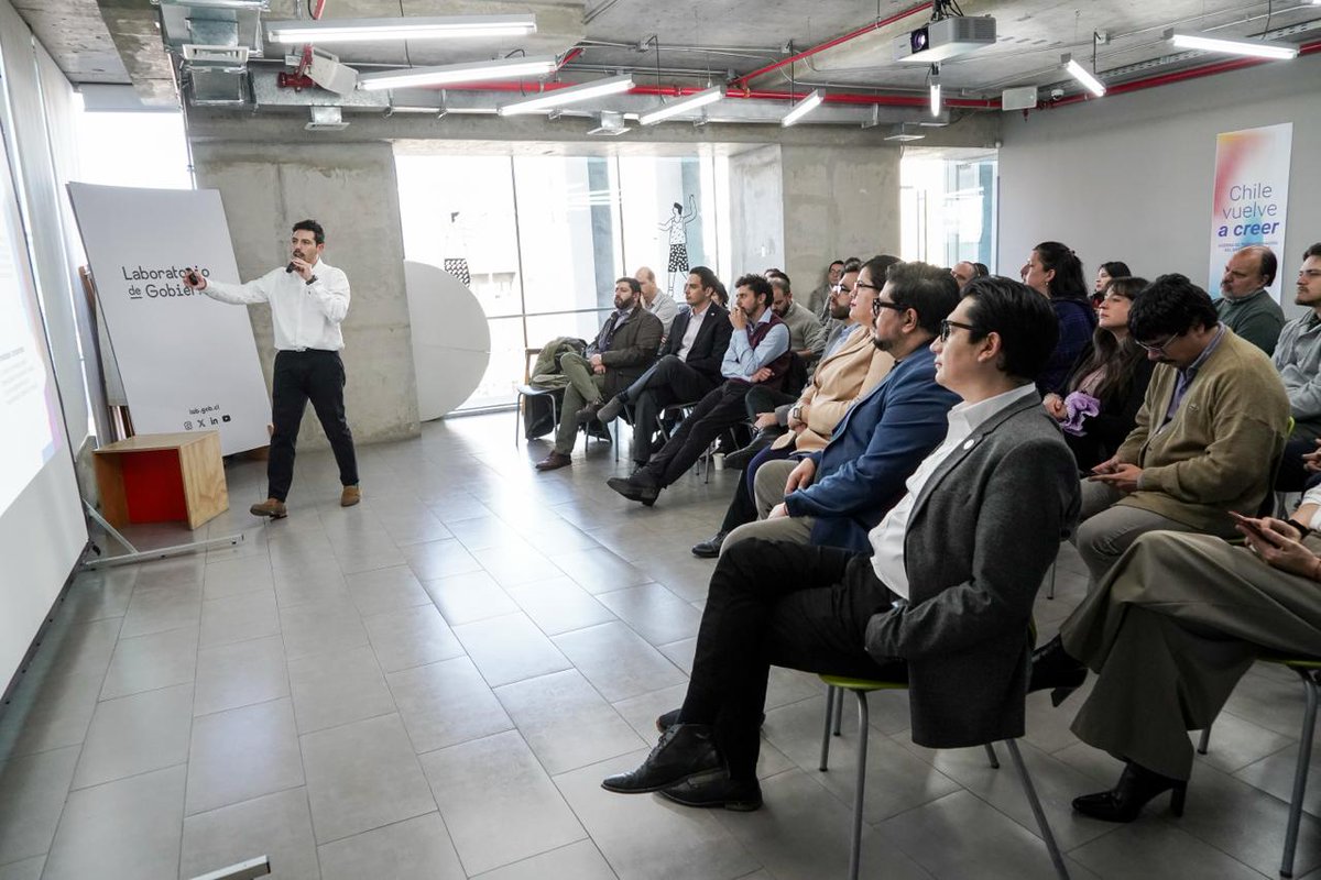 MinisterioBBNN's tweet photo. El subsecretario Peró participó de un nuevo taller junto al @labgobcl en el contexto del proyecto de Modernización Institucional del ministerio de Bienes Nacionales https://t.co/WFNpsoiQ4o