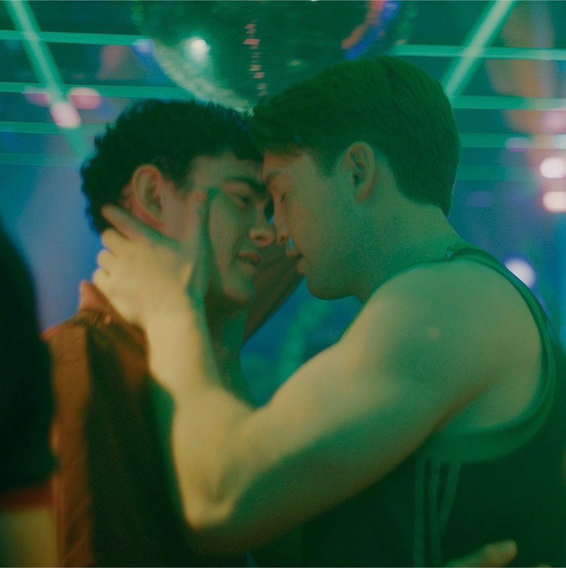 chxrliespring0's tweet photo. From Nick who started smiling when he saw Tara and Darcy dancing and kissing together to dancing with the love of his life in a gay club https://t.co/s2oMZseHto