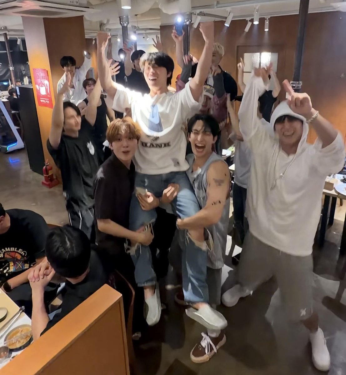 seokingdk's tweet photo. do you??? ever get??? second hand happiness??? like someone is happy??? so you’re happy??? cause they’re happy??? https://t.co/nZzc2uC125