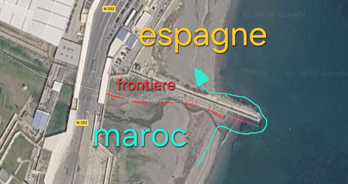 _patincoufin_'s tweet photo. @FrDesouche Les fameuses 8h de nage :
Une digue a contourner en mettant a peine les pieds dans l'eau https://t.co/9dR9AsaLZp