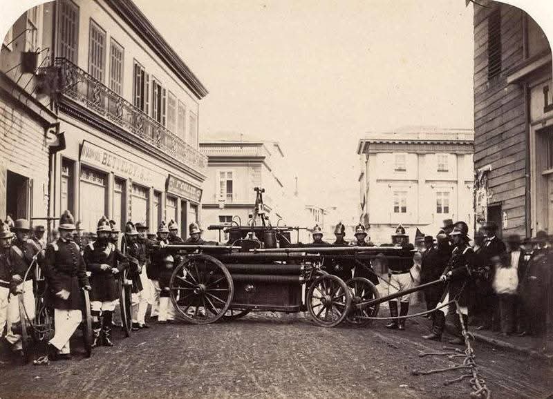 BomberosdeChile's tweet photo. 𝗗𝗢𝗖𝗨𝗠𝗘𝗡𝗧𝗔𝗟 | El Cuerpo de Bomberos de Valparaíso cumplió 175 años al servicio de la comunidad porteña y del país.
Es por esto, que Bomberos de Chile realizó un documental para festejar este importante aniversario de nuestro Cuerpo de Bomberos madre.

A las 20.00 hrs de este jueves 30 de julio se estrena en el canal de YouTube de Bomberos de Chile "175 años Cuerpo de Bomberos de Valparaíso" que podrás ver en este enlace 👇

https://t.co/ZnDcEn22Ve