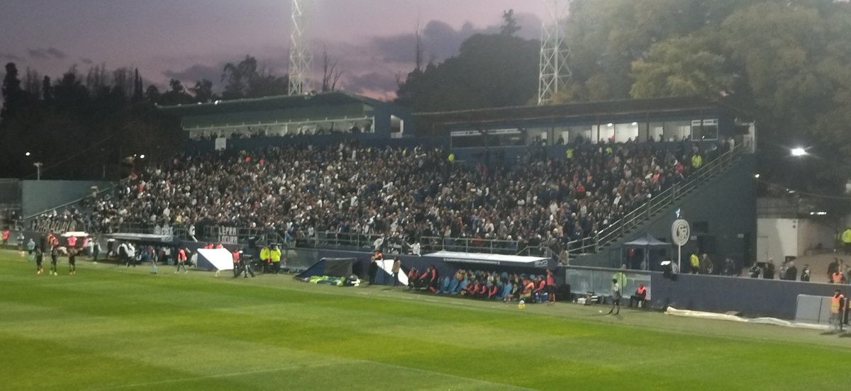 Pedritoeggs's tweet photo. 10 minutos del 1T y la cancha colmada, soporten los demás clubes microbios de esta provincia. https://t.co/dAHc6bN0s2