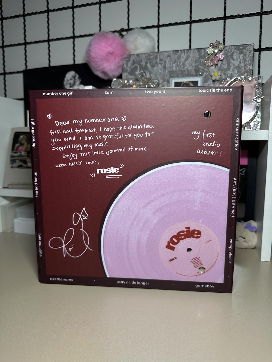 luaposie's tweet photo. chegou o meu novo binder do Rosie e estou simplesmente sem palavras em ver o meu design em mãos 🤧❤️ https://t.co/hXeTflo5Ed