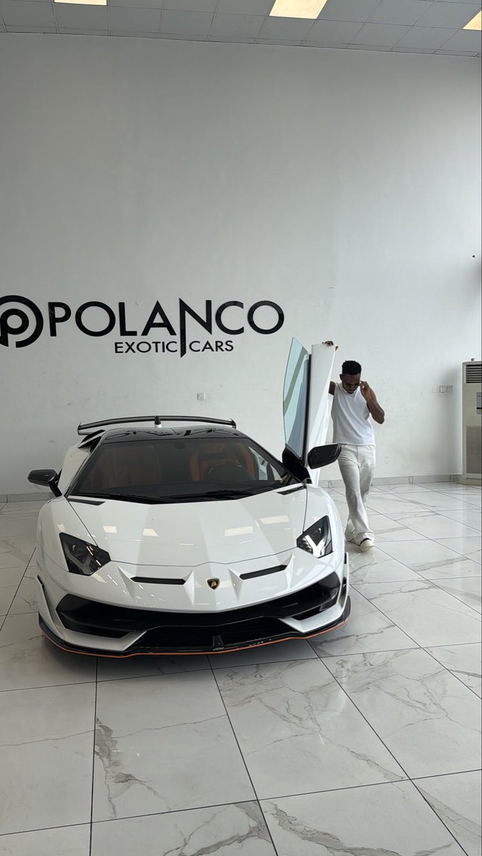 RealBIGPAID's tweet photo. @Jeffforex_ just added a 2021 Lamborghini SVJ Roadster, while @Habbyforex_ was saying few days ago that he has no money to fix his crashed Ferrari SF90.

There is money in Forex https://t.co/yMz1xOtSwy