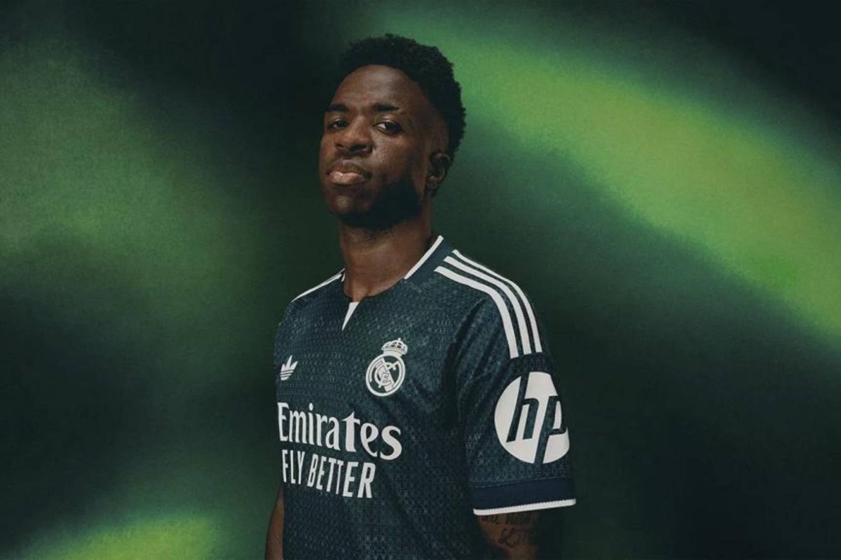 RM4Arab's tweet photo. 🚨🚨 عـاجل 🚨🚨 

توصل ريال مدريد وفينيسيوس في الموسم الماضي إلى اتفاق لتجديد عقده. 

كان كل شيء محسوماً. ومع ذلك، مباشرة بعد كأس العالم للأندية، أبلغ محيط اللاعب النادي بأن ذلك الاتفاق، على الرغم من إبرامه، لن يتم توقيعه.

منذ ذلك الحين، تباعدت المواقف بين ريال مدريد وفينيسيوس بشكل كبير. وحتى يومنا هذا، فإن التجديد سيستدعي تغييراً جذرياً في موقف اللاعب.

من طرف ريال مدريد، فإنهم واعون تماماً بأنهم لن يقبلوا ببعض المطالب. وهم يدافعون عما تم الاتفاق عليه مسبقاً.

[خوسيه مانويل مينا - صحفي]