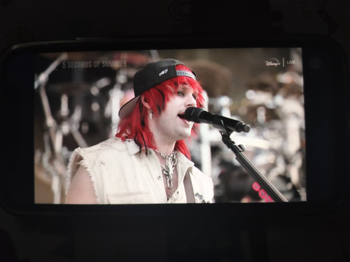 cakedoscope's tweet photo. wearing snapbackm.... he wants me dead https://t.co/rnhmKFmWnZ
