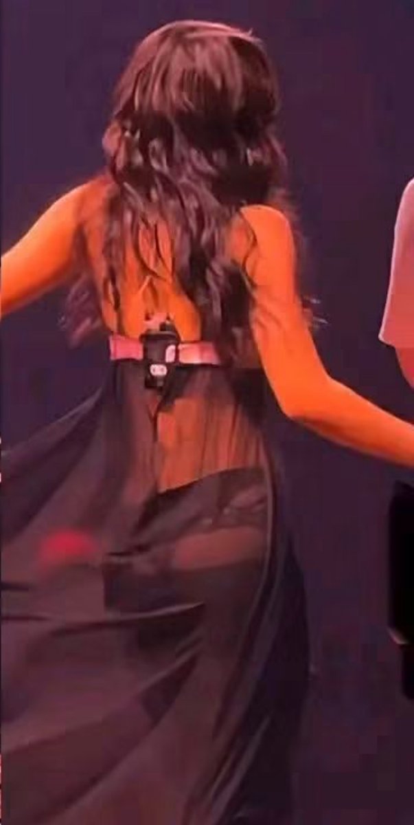 im_PatriciaXD's tweet photo. my eyes on Jenlisa 👀 https://t.co/fFMIlc8XyR
